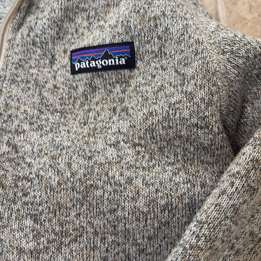 3/4
Pullover - Picture 2 of 3